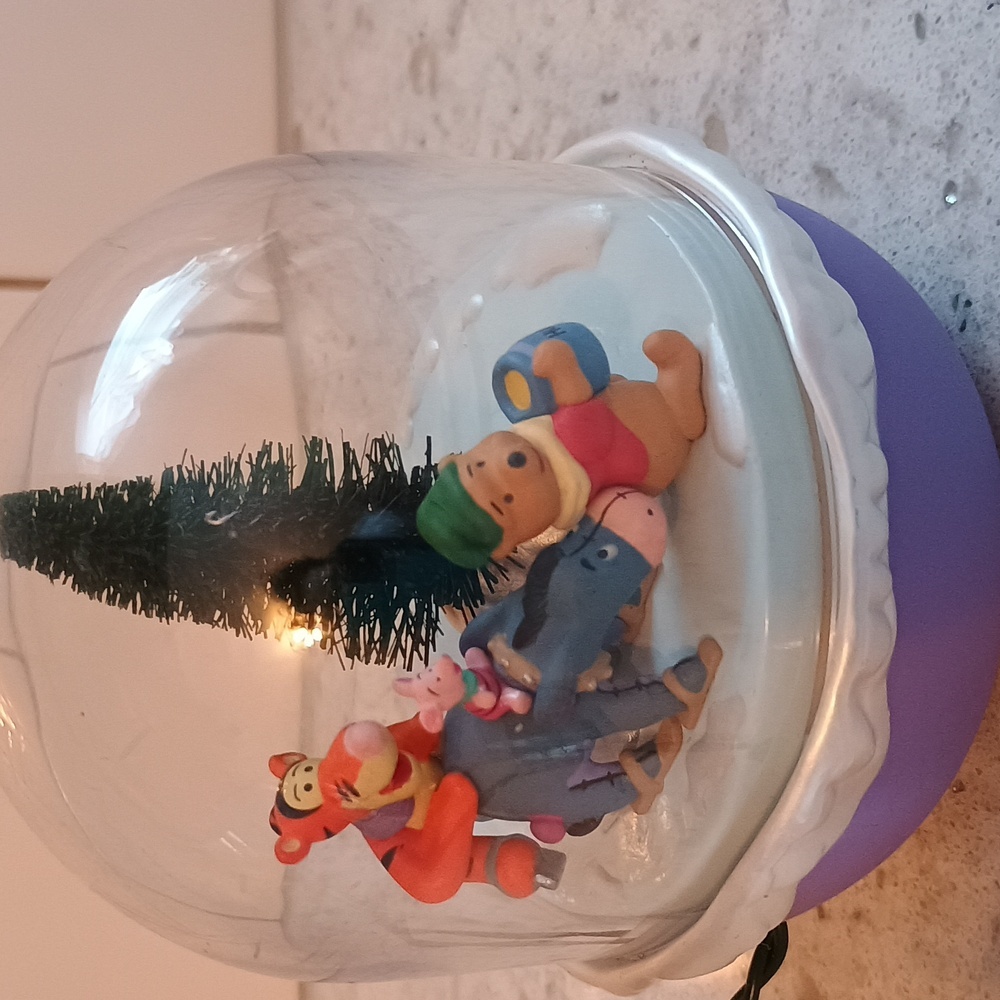 1996 Hallmark Keepsake Magic Disney Ornament "Slippery Day" - Picture 3 of 10